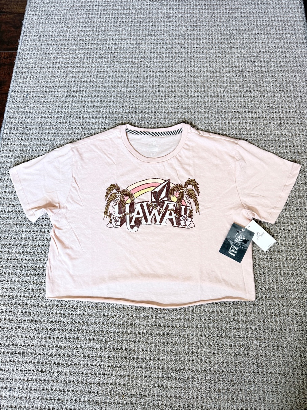 Hawaii Graphic Cropped Tee in Light Pink.. Various sizes